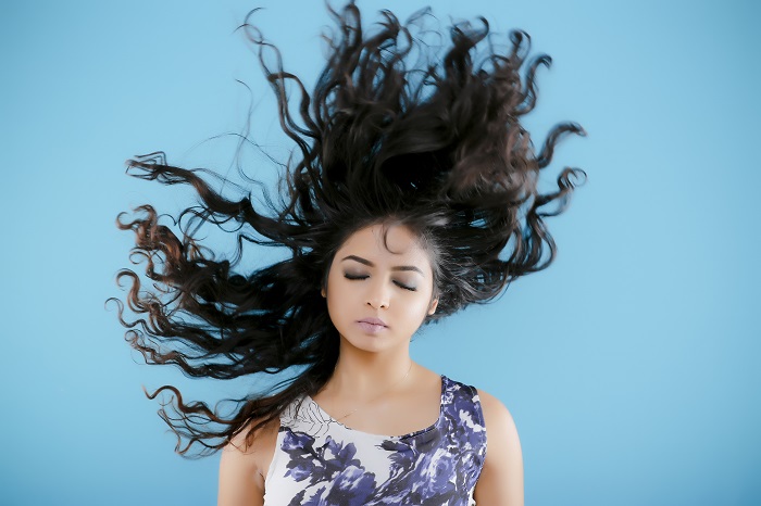 Curly hair routine by blogger Ranita (infinitytimesinfinity) - image indian-curly-hair-routine-3 on https://www.curlsandbeautydiary.com