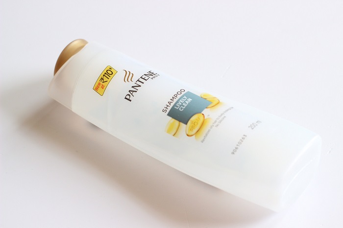 Pantene Lively Clean Shampoo Review - image Pantene-Lively-Clean-Shampoo-Review-4 on https://www.curlsandbeautydiary.com